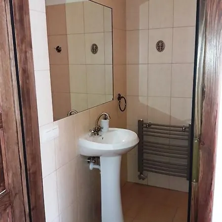 Gosciniec Dworski W Ropie - Goscinne