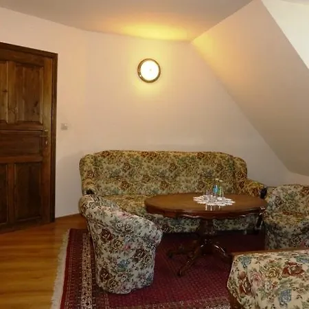 Gosciniec Dworski W Ropie - Goscinne Feriepark Ropa