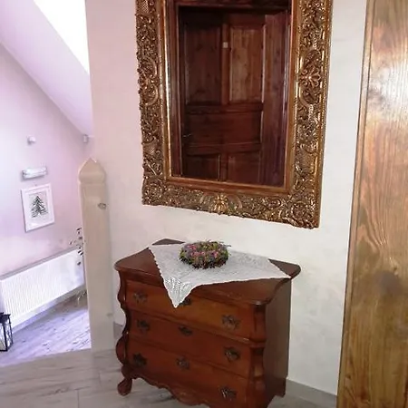 ホリデーパーク Gosciniec Dworski W Ropie - Goscinne