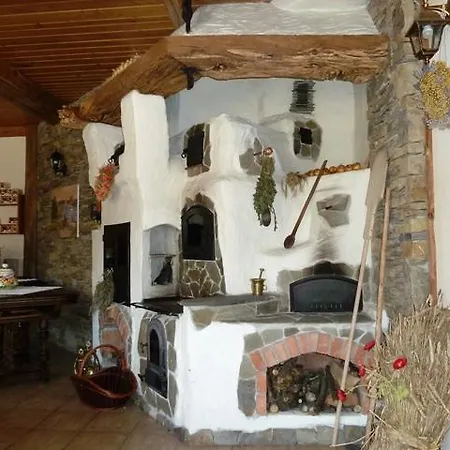 Gosciniec Dworski W Ropie - Goscinne 3*