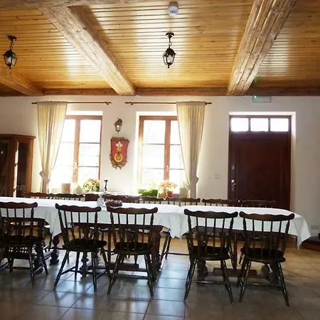 Gosciniec Dworski W Ropie - Goscinne 3* Ropa