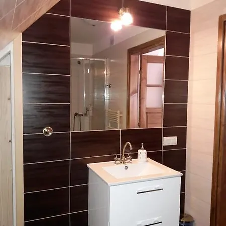 ホリデーパーク Gosciniec Dworski W Ropie - Goscinne 3*