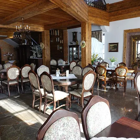 Gosciniec Dworski W Ropie - Goscinne