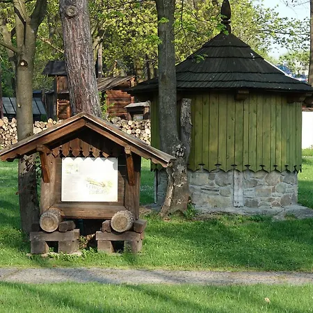 Gosciniec Dworski W Ropie - Goscinne 3* Ropa