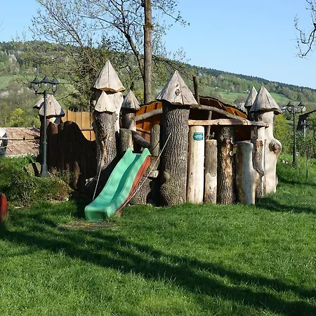 ホリデーパーク Gosciniec Dworski W Ropie - Goscinne 3*