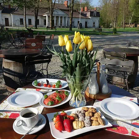 Gosciniec Dworski W Ropie - Goscinne ホリデーパーク 3*