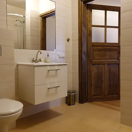 Gosciniec Dworski W Ropie - Goscinne 3*