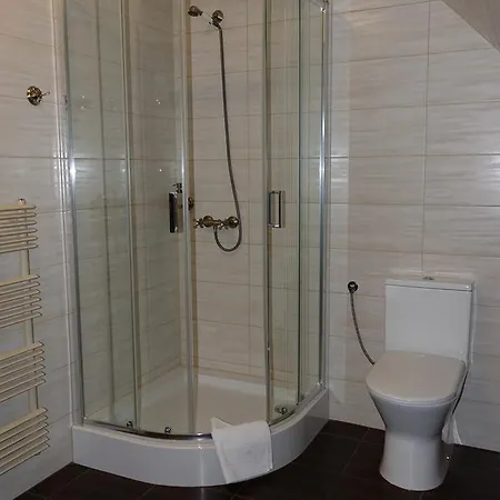 Gosciniec Dworski W Ropie - Goscinne