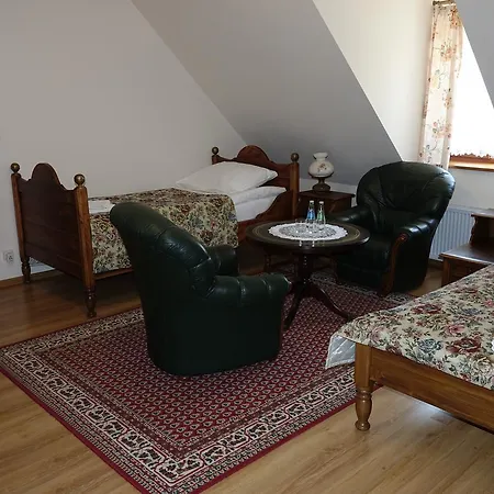 Gosciniec Dworski W Ropie - Goscinne ホリデーパーク