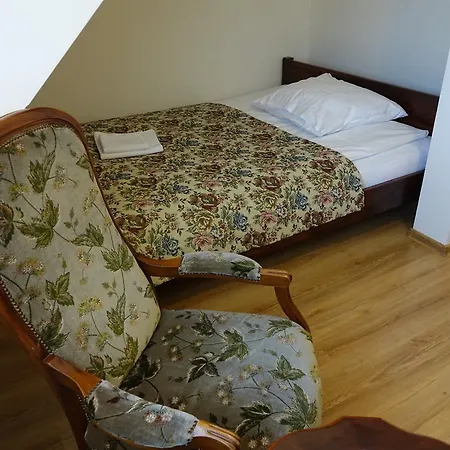 Gosciniec Dworski W Ropie - Goscinne ホリデーパーク