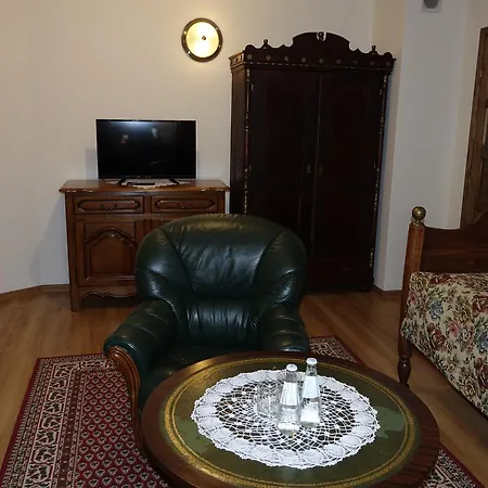 Gosciniec Dworski W Ropie - Goscinne