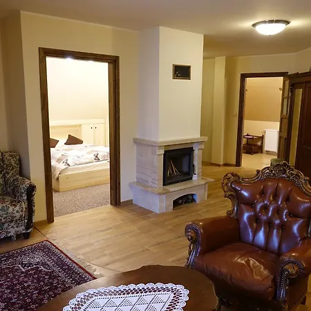 Gosciniec Dworski W Ropie - Goscinne ホリデーパーク 3*