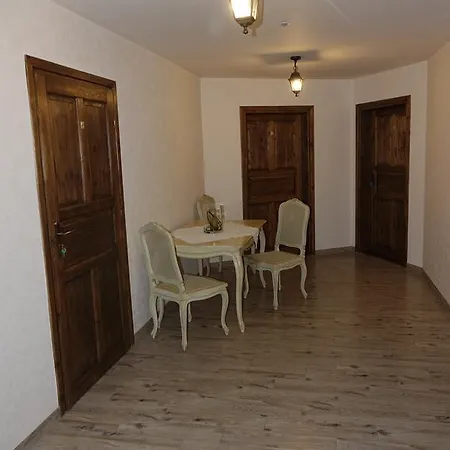 Gosciniec Dworski W Ropie - Goscinne 3*