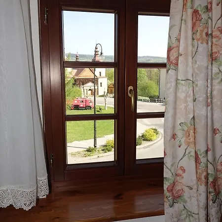 Gosciniec Dworski W Ropie - Goscinne