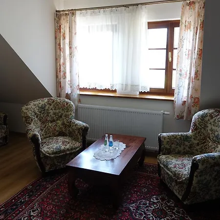 ホリデーパーク Gosciniec Dworski W Ropie - Goscinne 3*