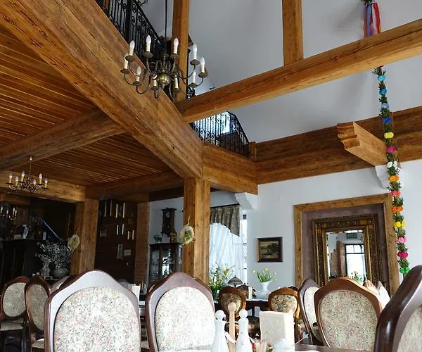 Gosciniec Dworski W Ropie - Goscinne Vakantiepark Ropa