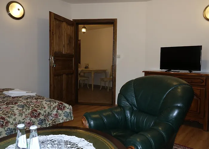 Gosciniec Dworski W Ropie - Goscinne 3* Ropa