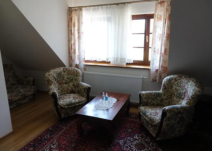 Vakantiepark Gosciniec Dworski W Ropie - Goscinne 3*